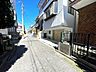 外観：前面道路含む現地写真 