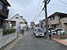 外観：前面道路含む現地外観