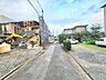 外観：前面道路含む現地写真 
