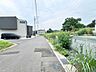 外観：前面道路含む現地写真 