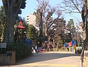 渋谷区立鍋島松涛公園（400m）