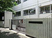 世田谷区立駒沢中学校（1215m）