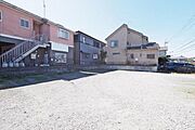 角地につき、陽当たりも良く開放感があります。