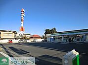 ファミリーマート 徒歩6分。コンビニ 440m