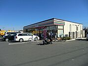 セブンイレブン 徒歩5分。コンビニ 330m