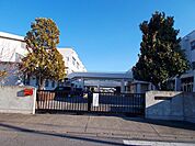 小学校「足利市立毛野南小学校まで1063m」