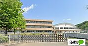 小学校「足利市立三重小学校まで1532m」