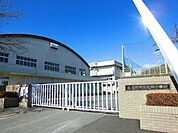 小学校「足利市立北郷小学校まで212m」