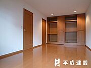 洋室6.6帖+サービスルーム3.4帖