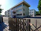 小学校「太田市立休泊小学校まで1623m」