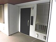 1Fのお部屋なので朝の忙しい時間にエレベーターを待つこともありません。お子様がいるご家庭にもおすすめの物件です。