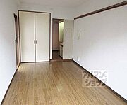 大きな収納が付いたお部屋です