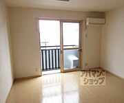 光が差し込むお部屋です