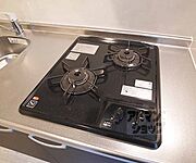 大きなテレビが付いています