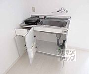 足元収納有り。