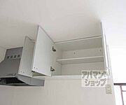 頭上収納充実しています。