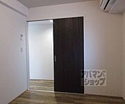 スタイリッシュな洋室です