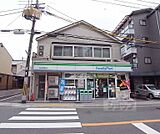 ファミリーマート 桃山御香宮前店まで500m 御香宮前交差点から東にすぐ