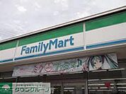 ファミリーマート 徒歩1分。コンビニ 10m