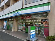 ファミリーマート本駒込六丁目店 徒歩1分。コンビニ 80m