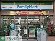 ファミリーマート日本橋かきがら町店 徒歩3分。コンビニ 210m