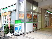 ファミリーマートワタナベ南千住店 徒歩10分。コンビニ 770m