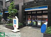 ローソン小石川1丁目店 徒歩3分。コンビニ 180m