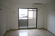 明るい南向きの洋室8帖