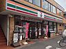 周辺：セブンイレブン高坂駅西口店 635m