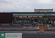 ファミリーマート上尾富士見二丁目店 徒歩5分。 330m