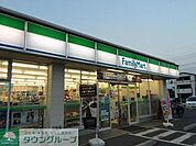 ファミリーマート 徒歩5分。コンビニ 340m