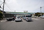 ファミリーマートさいたま日進町南店 744m
