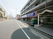 ウエルシア薬局東大宮4丁目店 813m