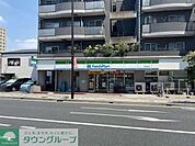 ファミリーマート 浦和仲町店 徒歩5分。 390m