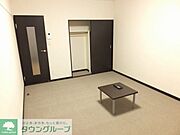 建具に黒を使いオシャレなお部屋です。