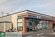 セブンイレブン熊谷美土里町1丁目店 徒歩10分。 770m