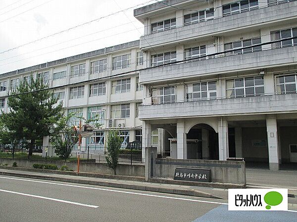画像22:中学校「徳島市立川内中学校まで1944m」