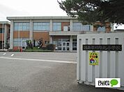 小学校「徳島市立川内北小学校まで2024m」