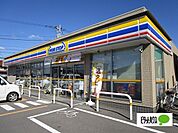 コンビニ「ミニストップ徳島川内町榎瀬店まで747m」