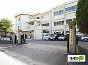 小学校「鳴門市立林崎小学校まで849m」