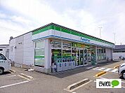 コンビニ「ファミリーマート北島町東中道店まで304m」