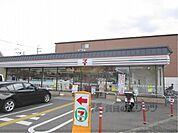 セブンイレブン　上桂前田町店まで650メートル