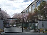 太秦中学校まで1200メートル