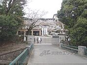 洛東高等学校まで1800メートル