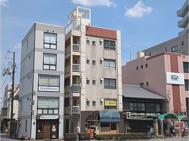 4 / 8