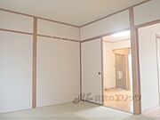 琉球畳風の和室です