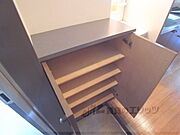 たっぷり靴が収納できます。