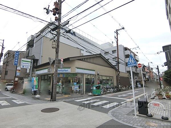 画像22:ファミリーマート　京都三条高倉店まで220メートル