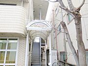 入口正面です