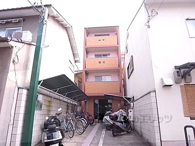 外観：立命館大学生に人気の賃貸マンションです。